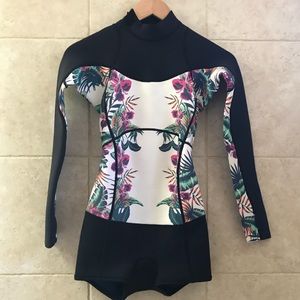 Floral ROXY wetsuit **LIKE NEW**